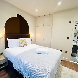 Guest house Holly A Mini Great Location For Tourist!!!, London