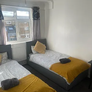Guest house Budget Maisonette, London